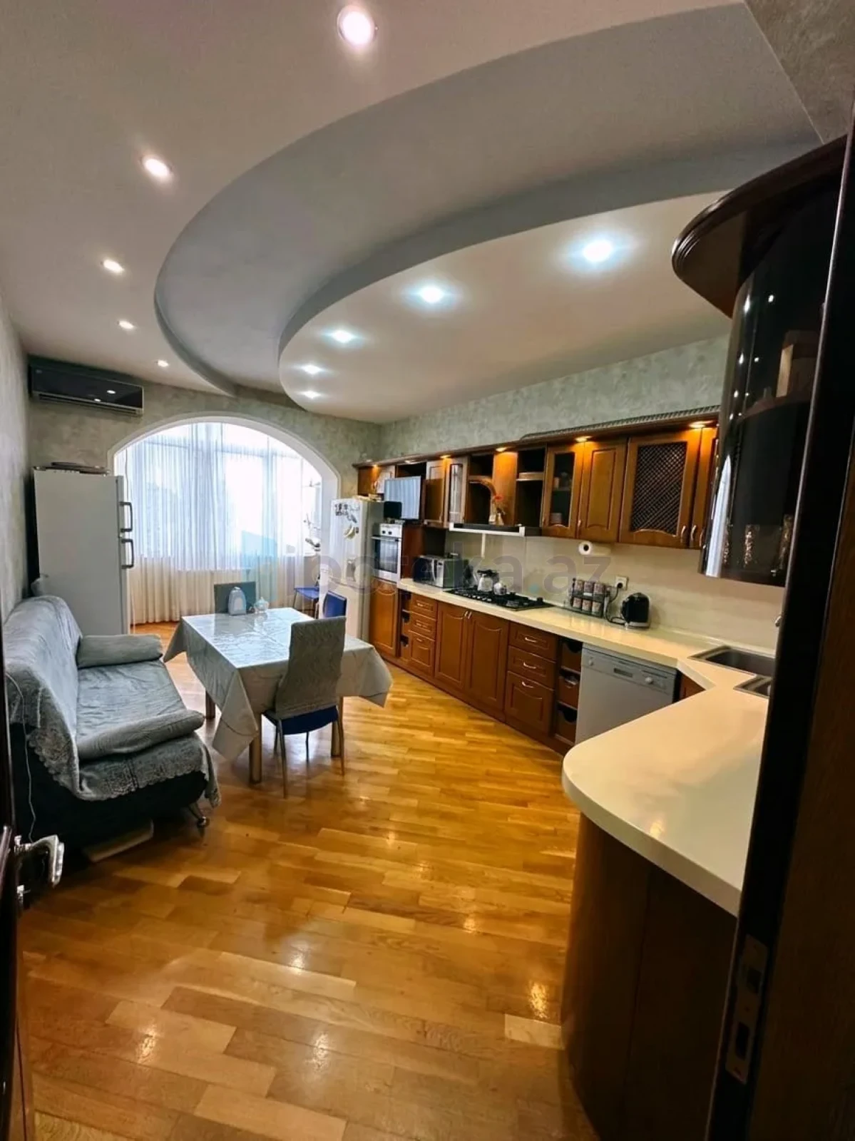 Satılır 4 otaqlı yeni tikili 180 m²