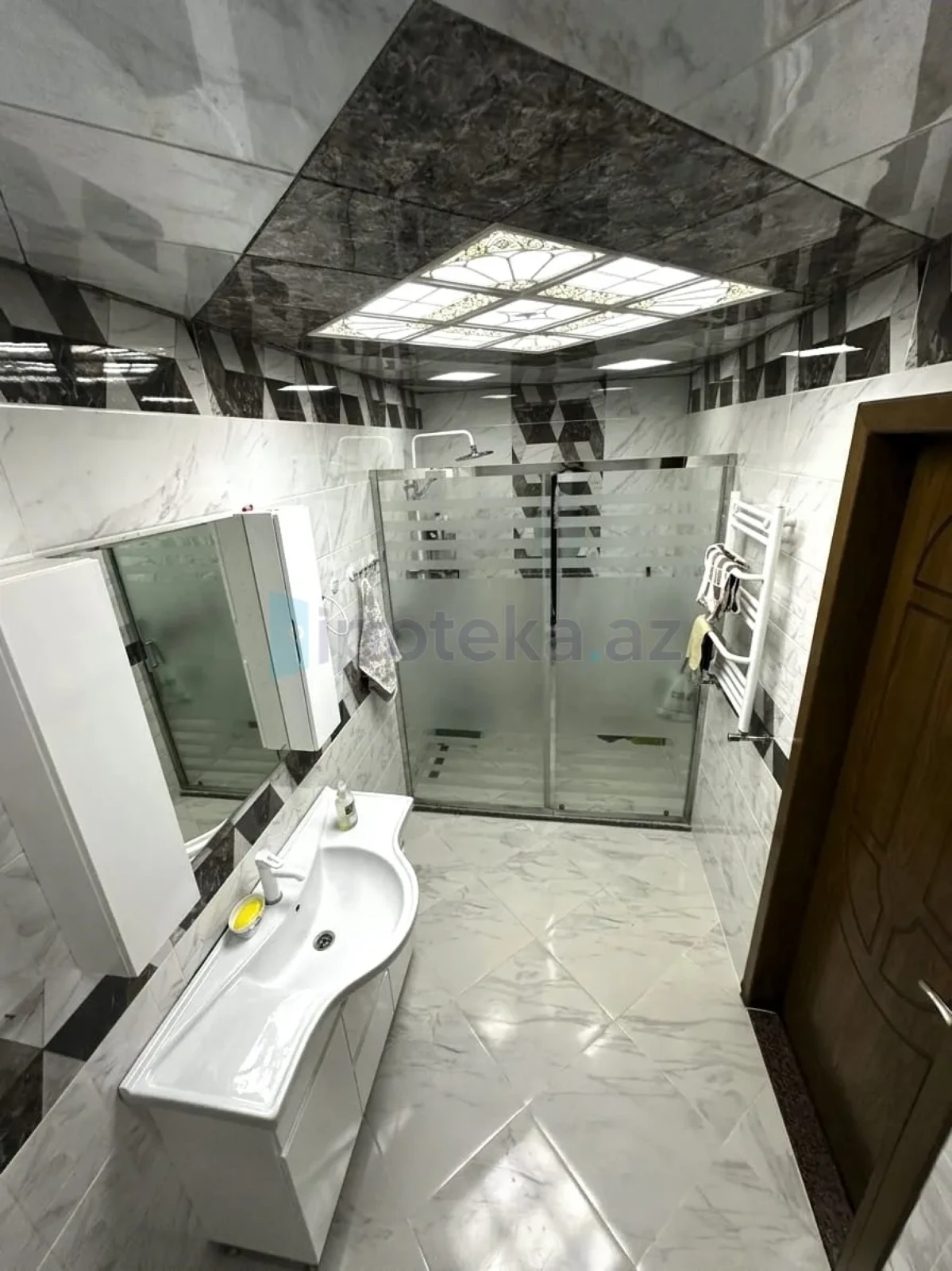 Satılır 4 otaqlı yeni tikili 180 m²