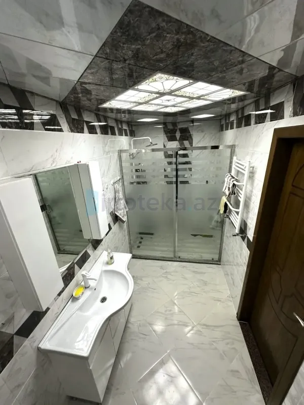 Satılır 4 otaqlı yeni tikili 180 m²