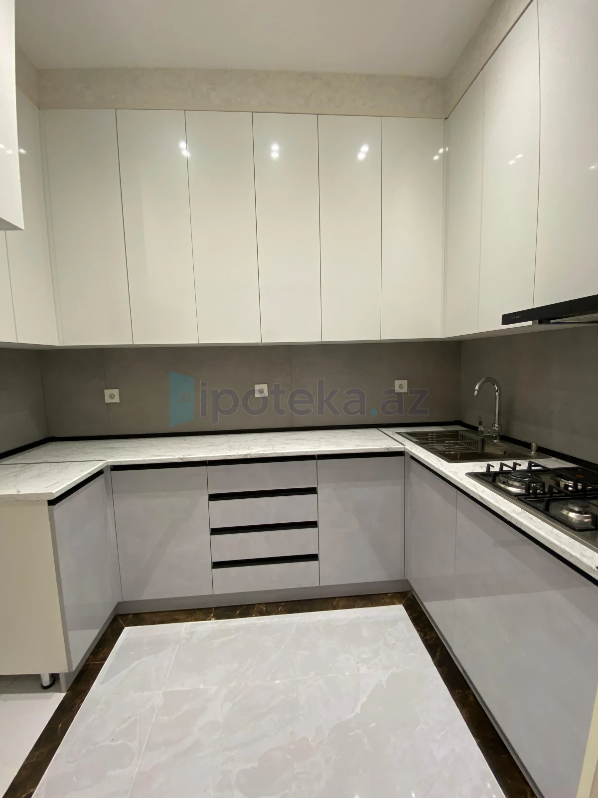 Satılır 2 otaqlı yeni tikili 63 m²