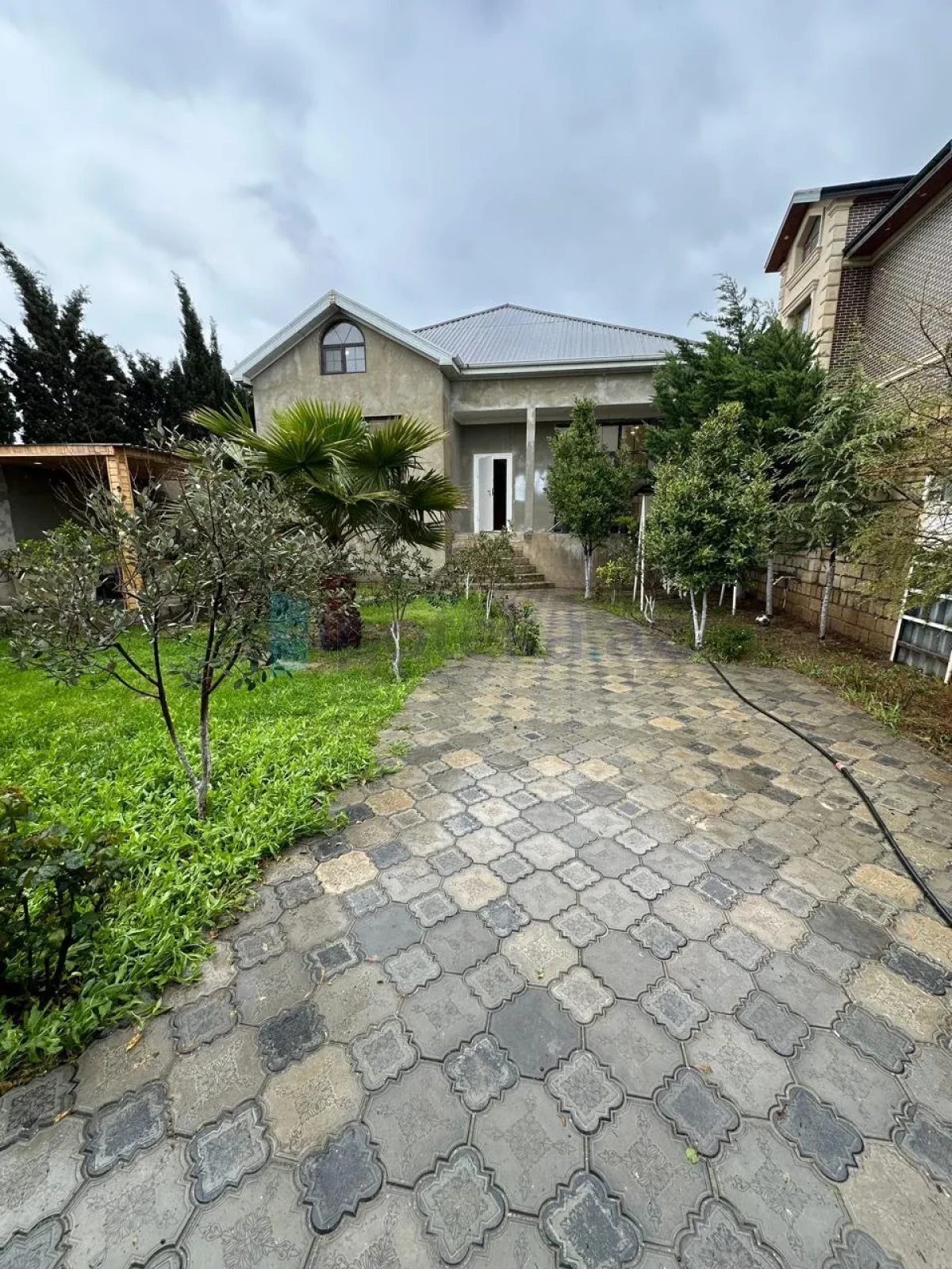 Satılır 4 otaqlı həyət evi 200 m²