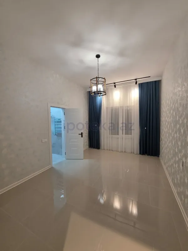 Satılır 4 otaqlı mənzil 140 m²