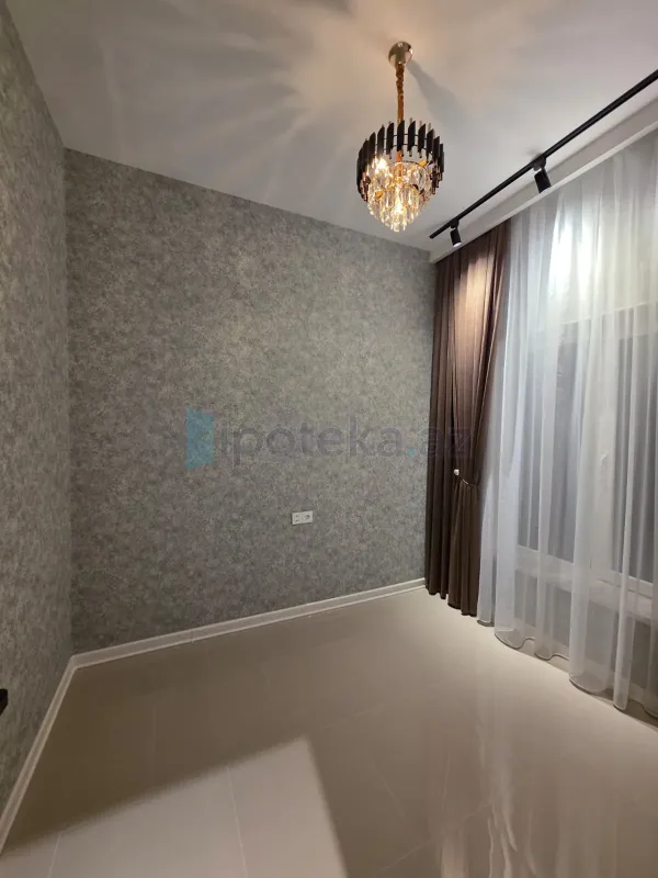 Satılır 4 otaqlı mənzil 140 m²
