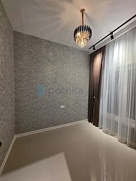 Satılır 4 otaqlı mənzil 140 m²