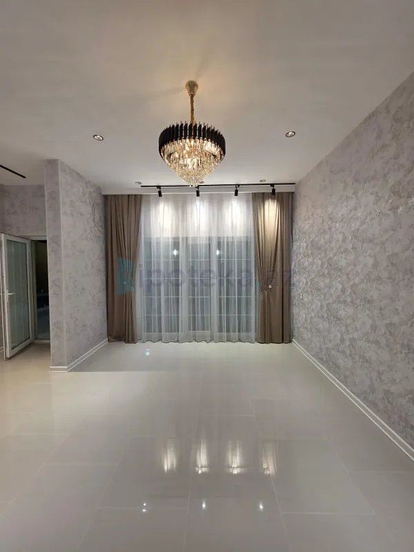 Satılır 4 otaqlı mənzil 140 m²