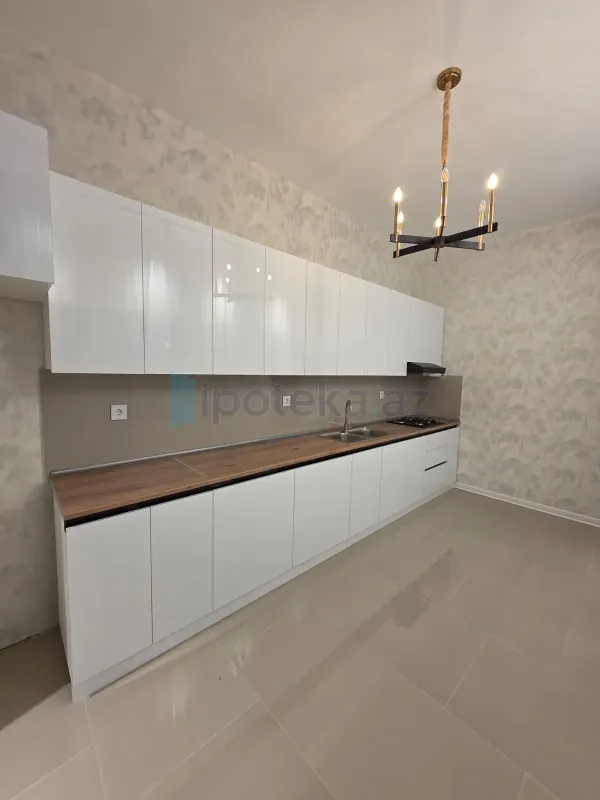 Satılır 4 otaqlı mənzil 140 m²