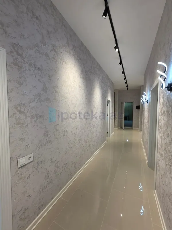 Satılır 4 otaqlı mənzil 140 m²