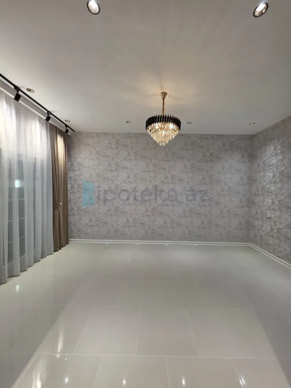 Satılır 4 otaqlı mənzil 140 m²