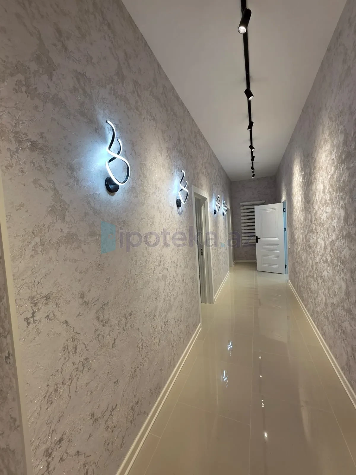 Satılır 4 otaqlı mənzil 140 m²