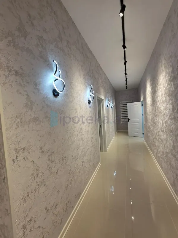 Satılır 4 otaqlı mənzil 140 m²