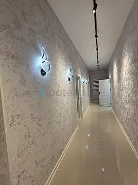 Satılır 4 otaqlı mənzil 140 m²