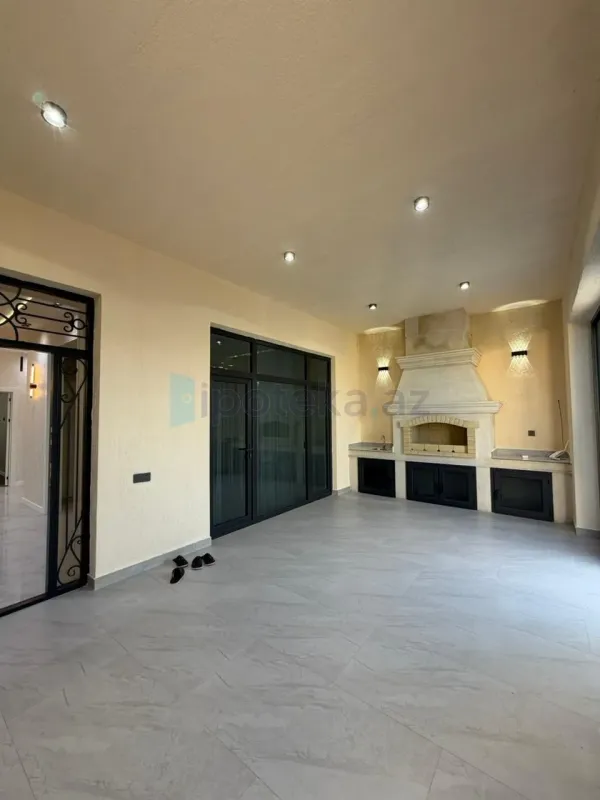 Satılır 4 otaqlı mənzil 200 m²