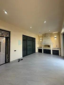 Satılır 4 otaqlı mənzil 200 m²