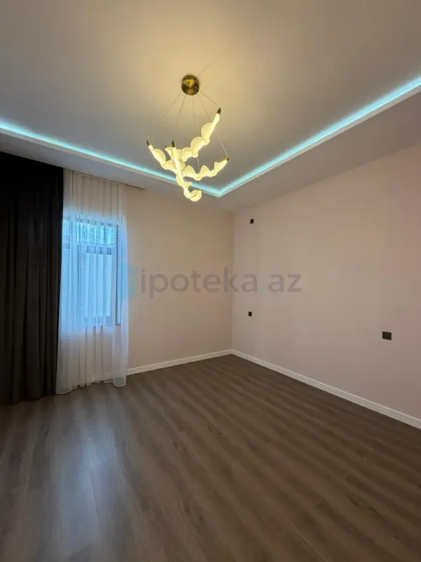 Satılır 4 otaqlı mənzil 200 m²