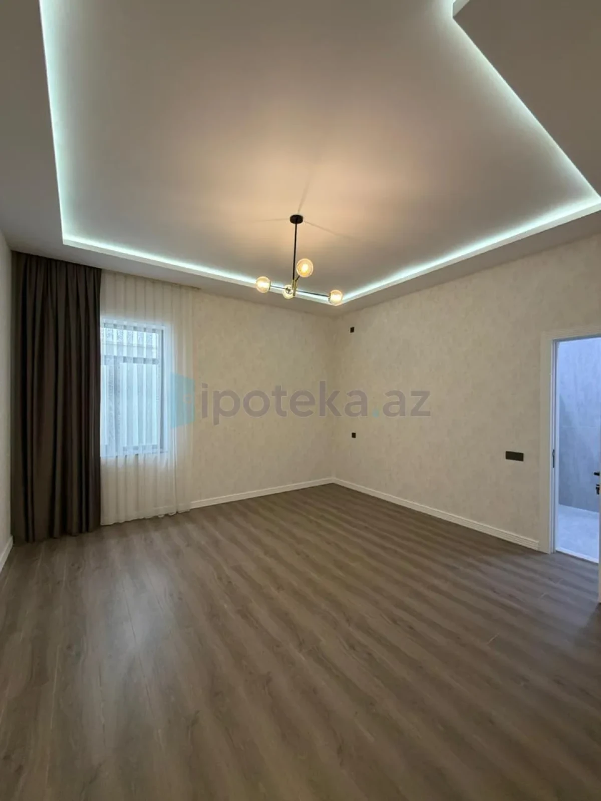 Satılır 4 otaqlı mənzil 200 m²