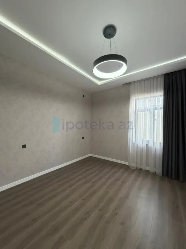 Satılır 4 otaqlı mənzil 200 m²