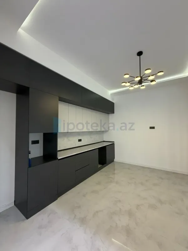 Satılır 4 otaqlı mənzil 200 m²