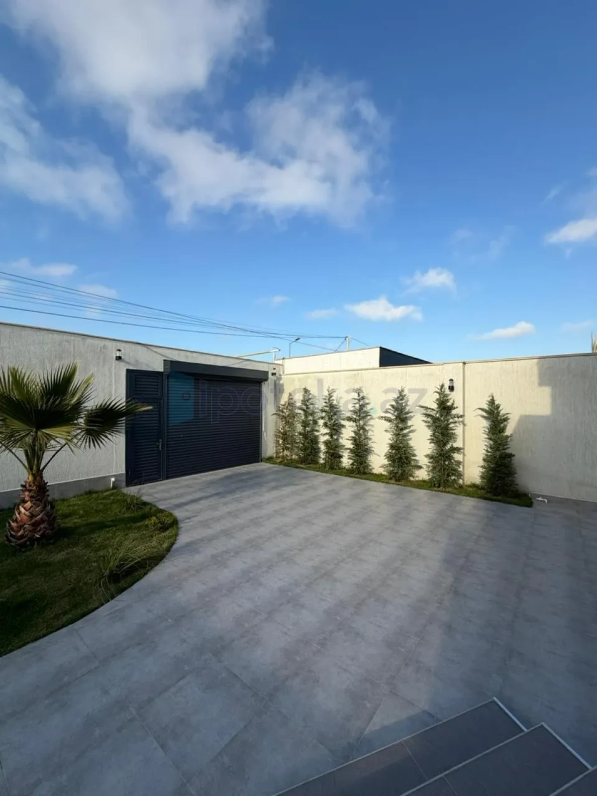 Satılır 4 otaqlı mənzil 200 m²