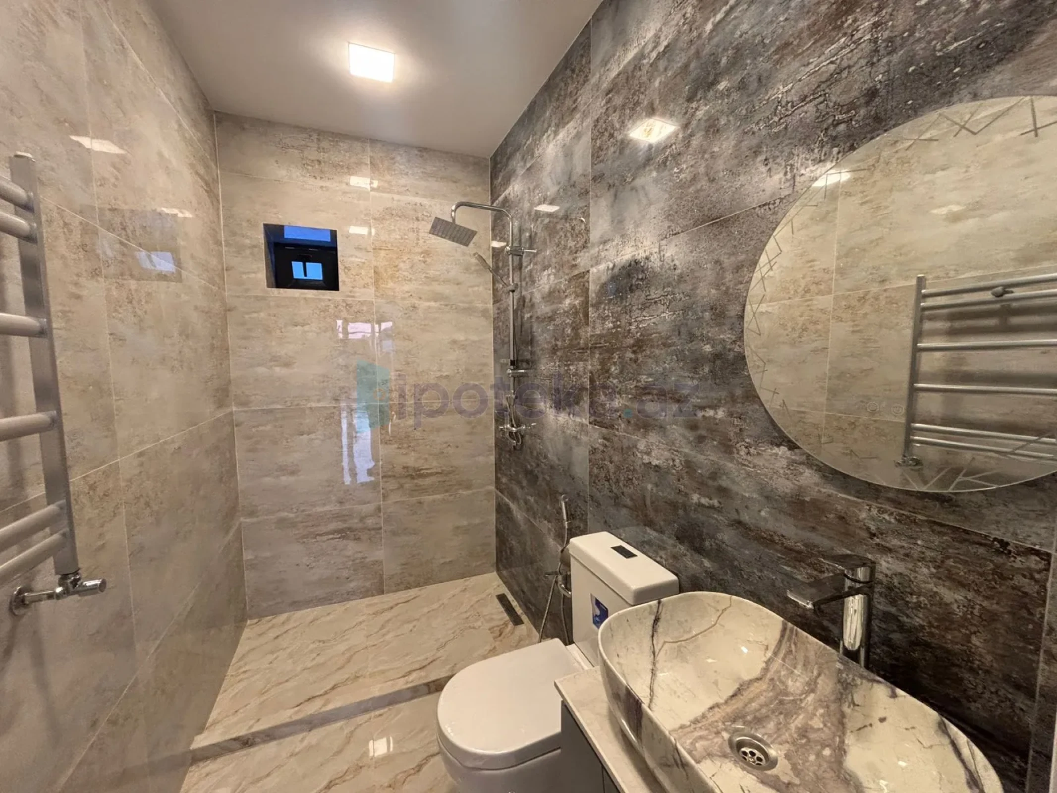 Satılır 4 otaqlı mənzil 170 m²