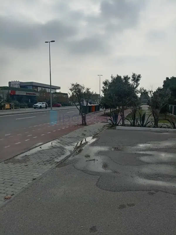 Satılır 5 otaqlı obyekt 300 m²