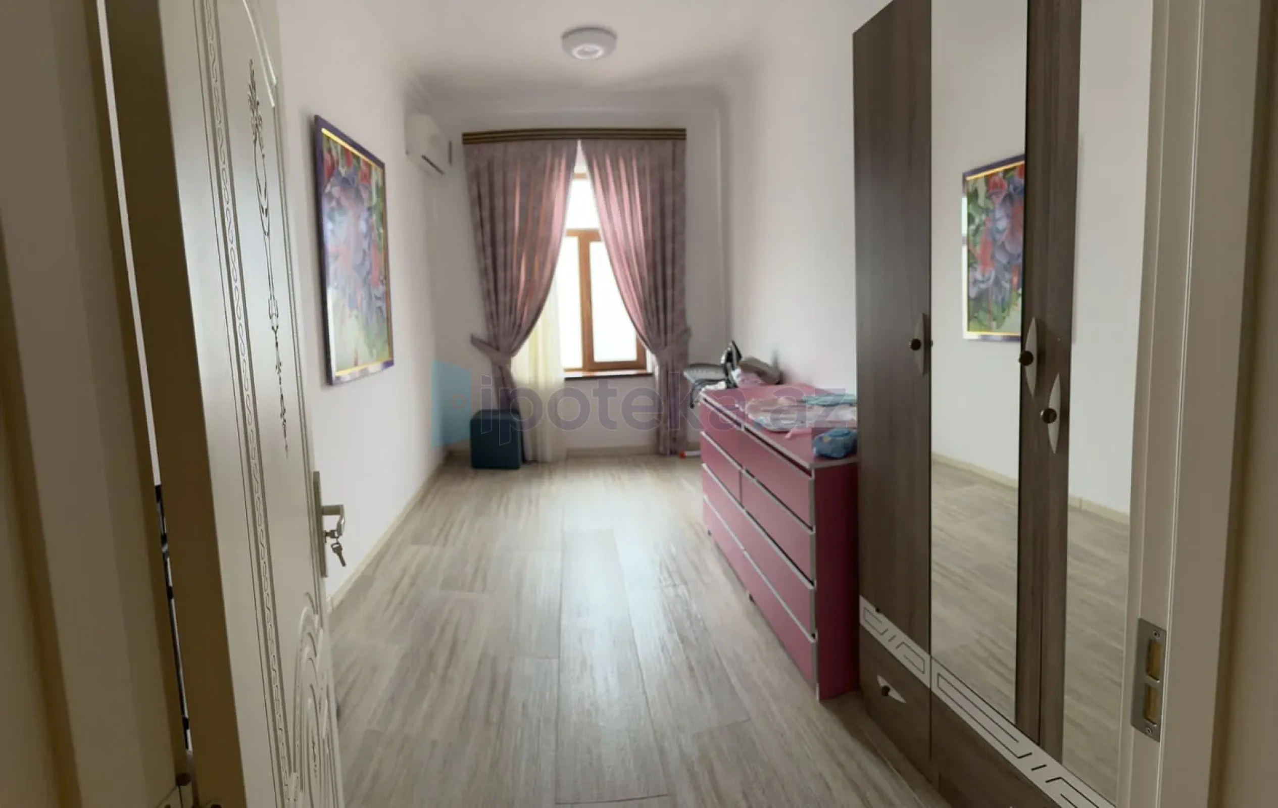 Satılır 5 otaqlı obyekt 300 m²