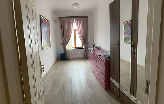 Satılır 5 otaqlı obyekt 300 m²