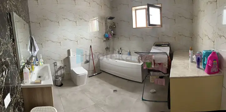 Satılır 5 otaqlı obyekt 300 m²