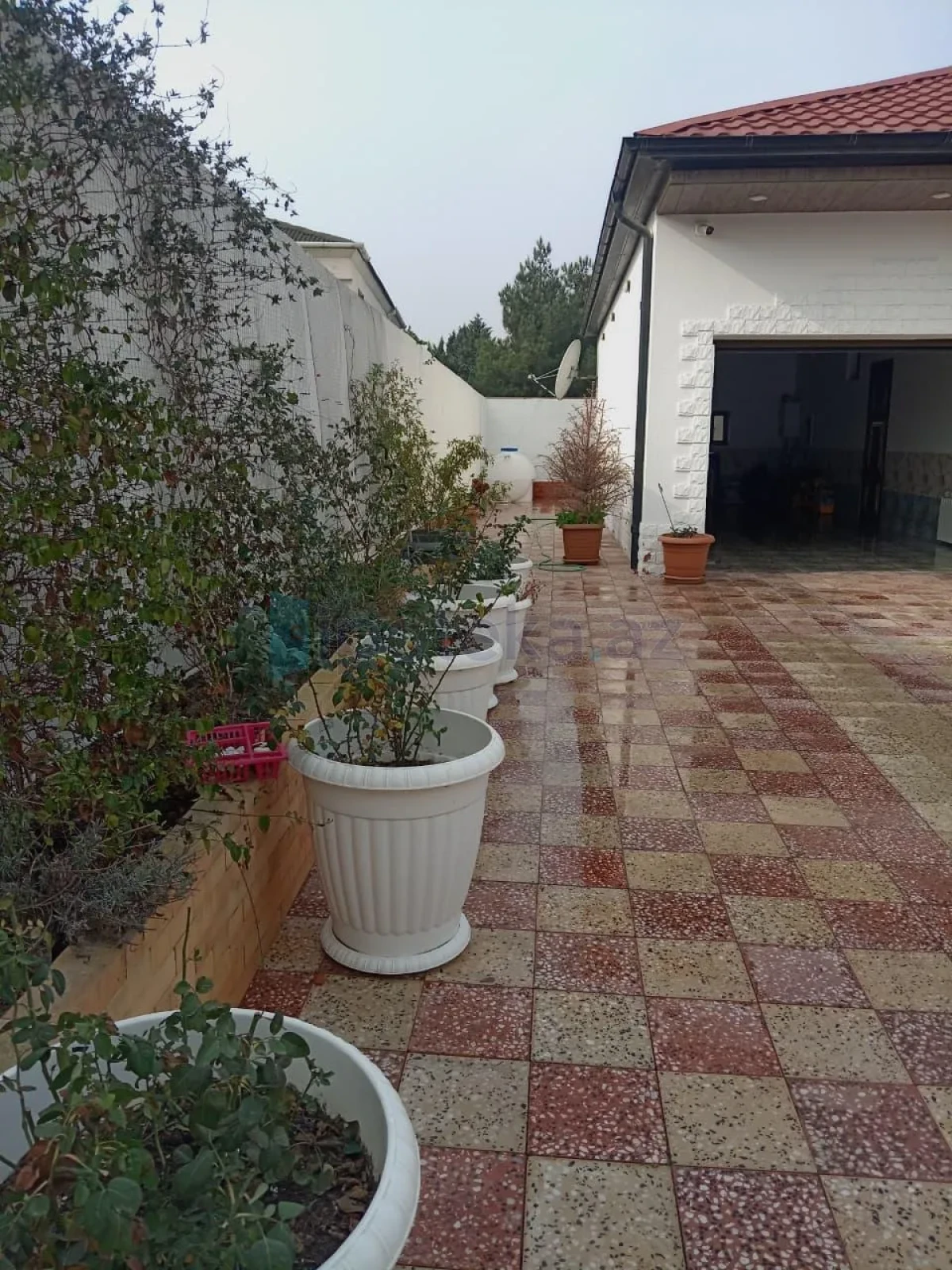 Satılır 5 otaqlı obyekt 300 m²