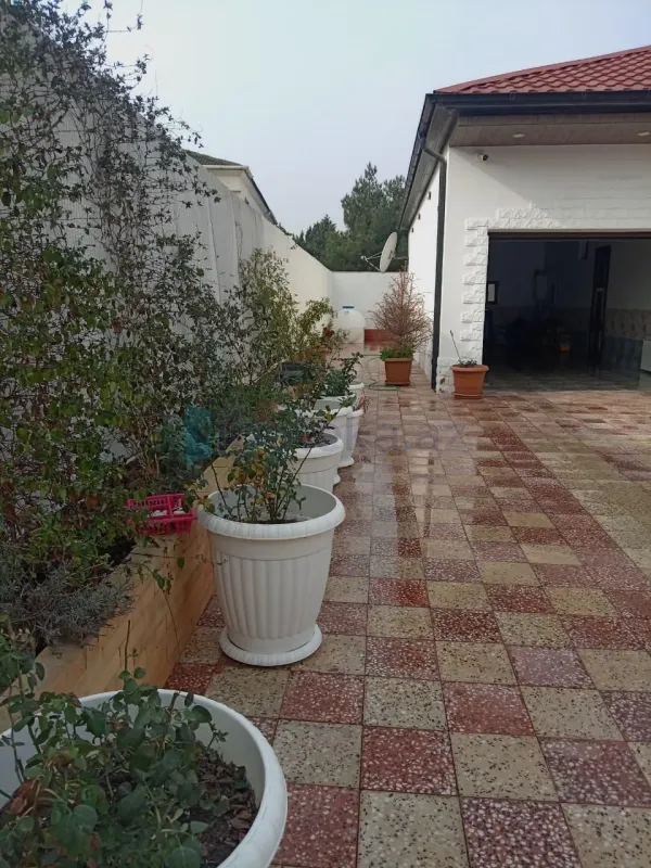 Satılır 5 otaqlı obyekt 300 m²