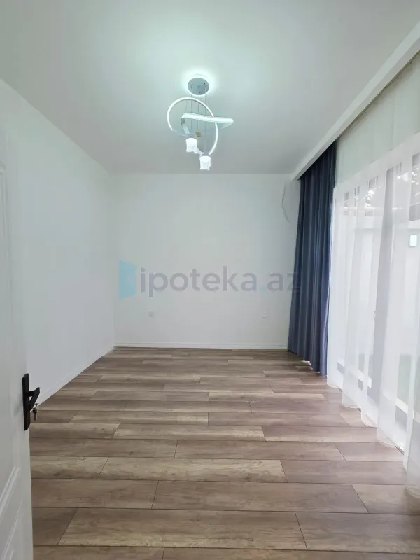 Satılır 4 otaqlı mənzil 145 m²
