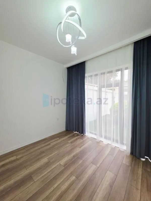 Satılır 4 otaqlı mənzil 145 m²