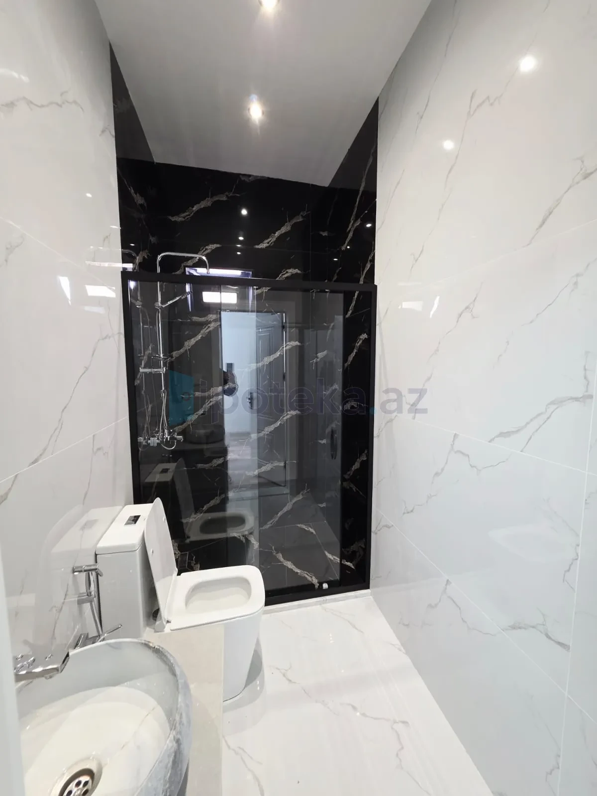 Satılır 4 otaqlı mənzil 145 m²