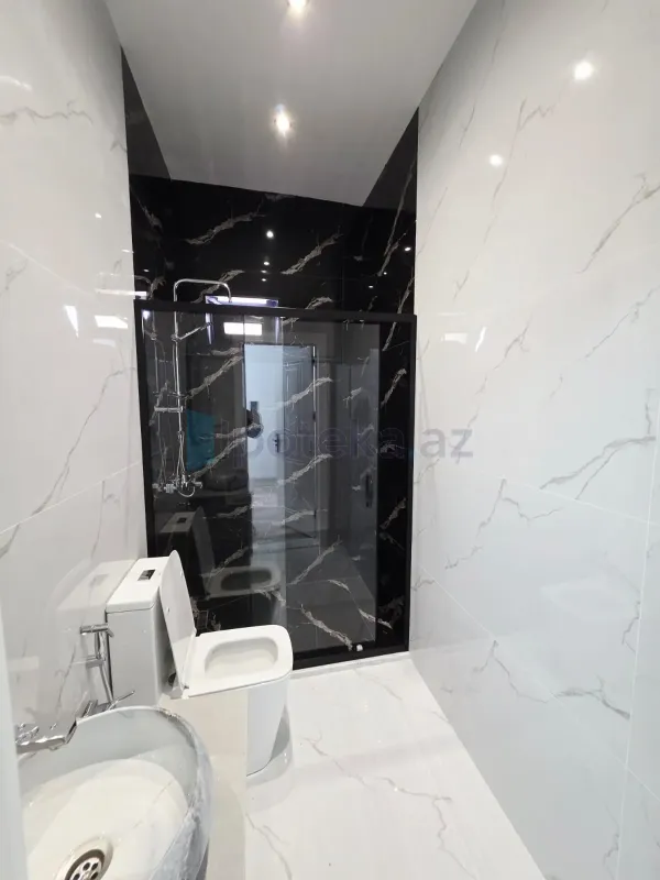 Satılır 4 otaqlı mənzil 145 m²