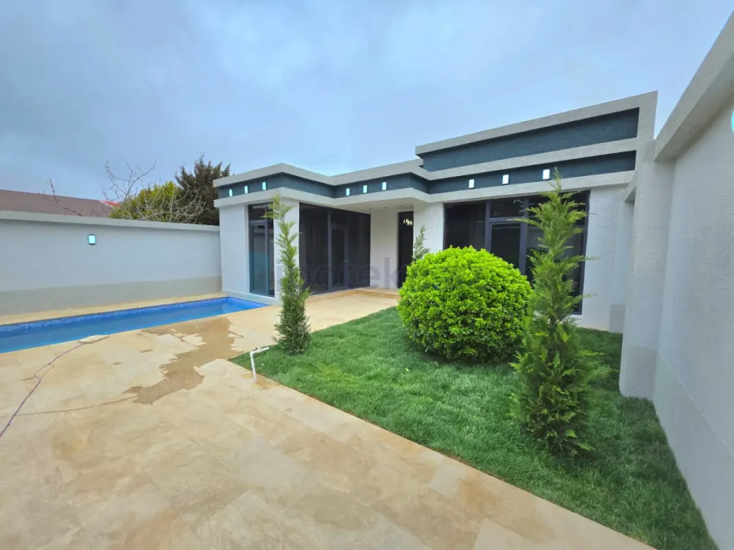 Satılır 4 otaqlı mənzil 145 m²