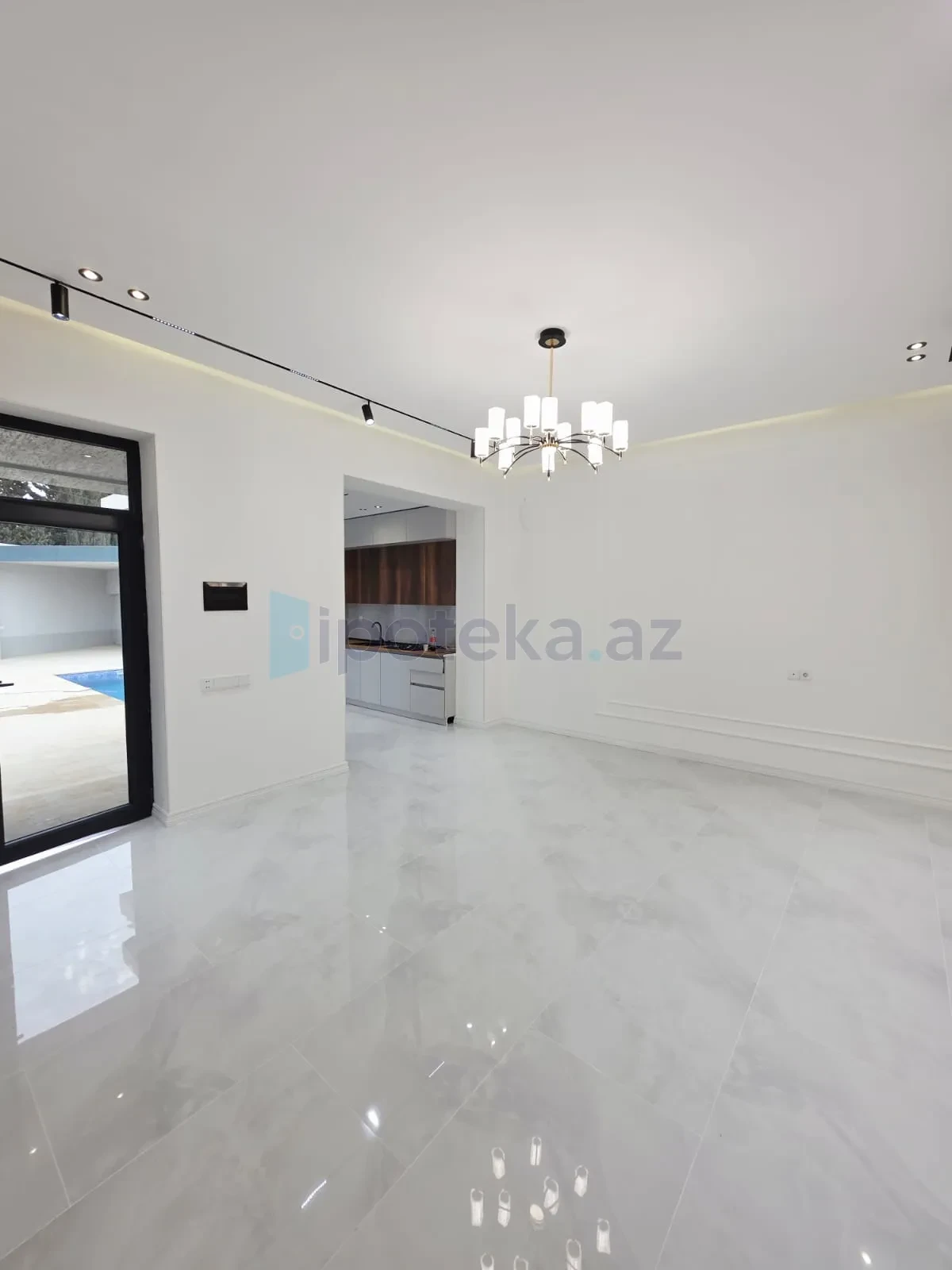 Satılır 4 otaqlı mənzil 145 m²