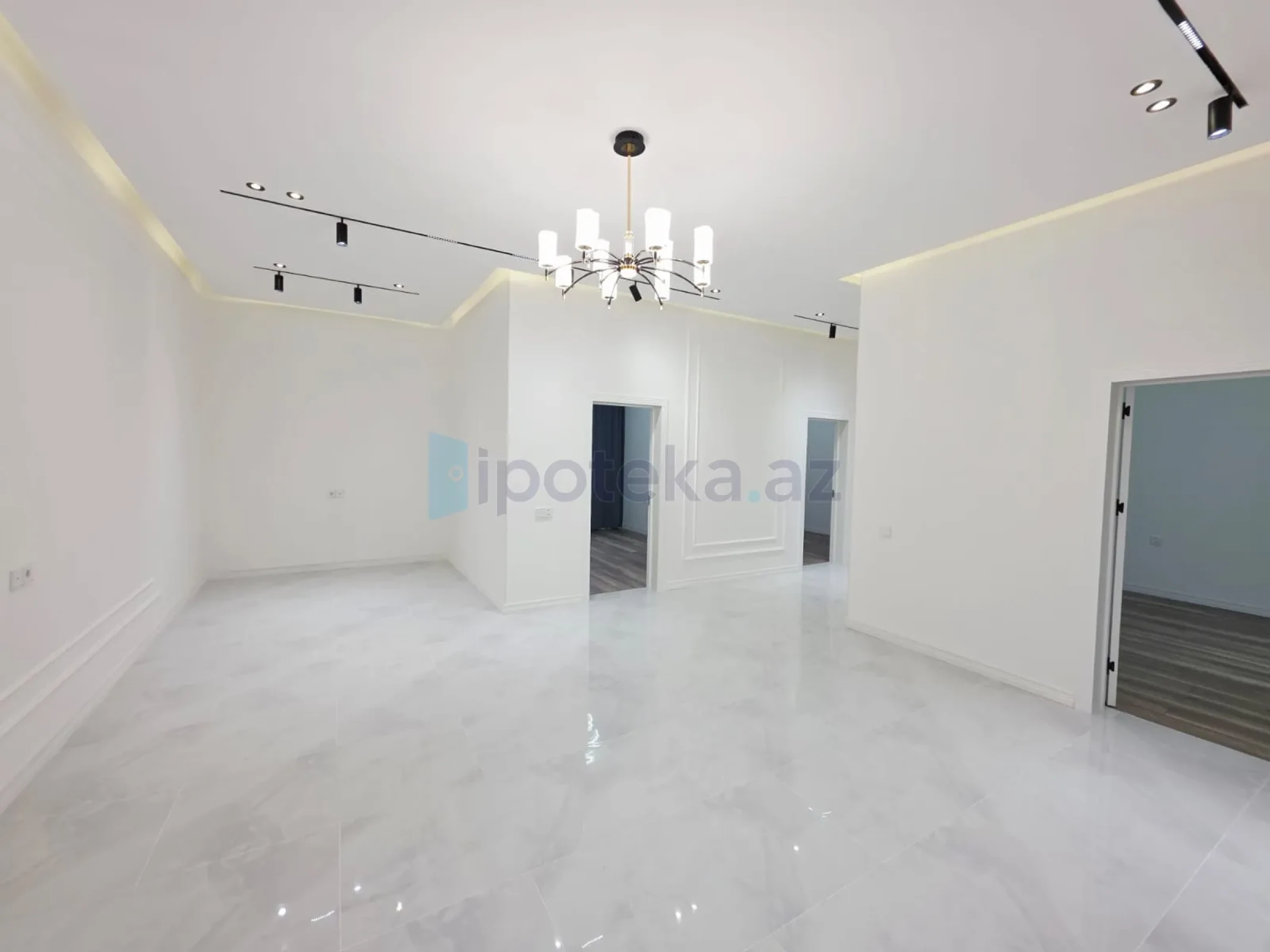 Satılır 4 otaqlı mənzil 145 m²