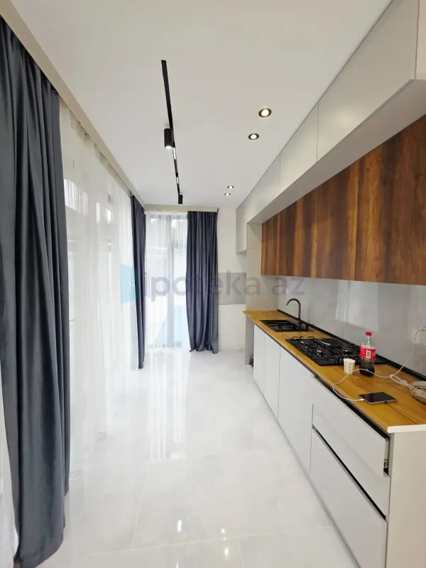 Satılır 4 otaqlı mənzil 145 m²