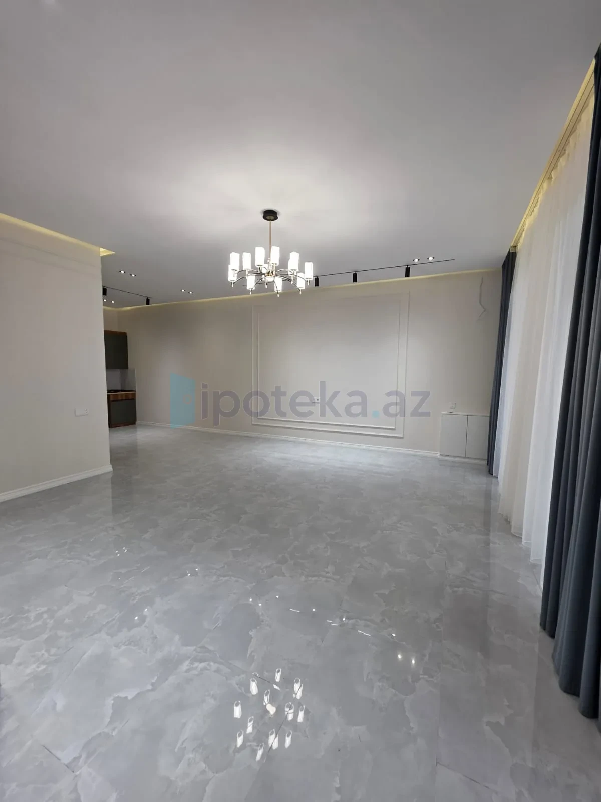 Satılır 4 otaqlı mənzil 165 m²