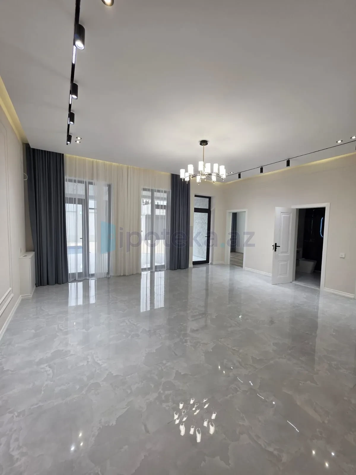 Satılır 4 otaqlı mənzil 165 m²