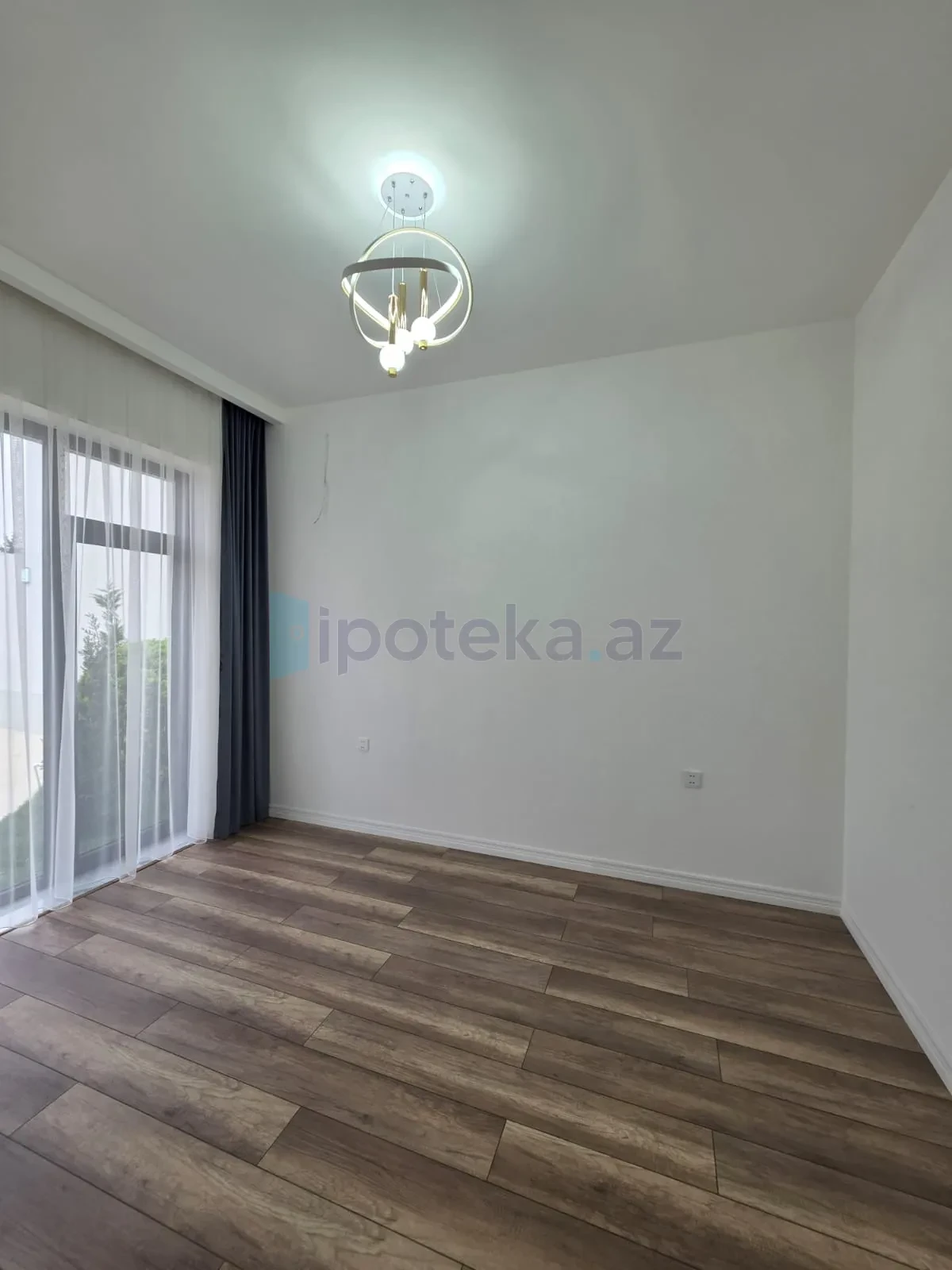 Satılır 4 otaqlı mənzil 165 m²