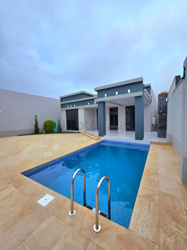 Satılır 4 otaqlı mənzil 165 m²