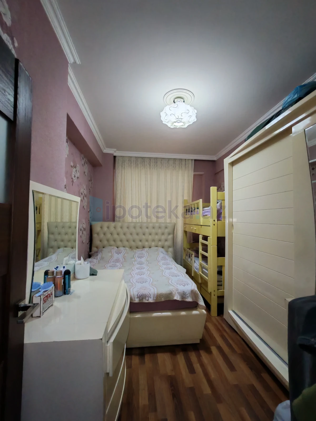 Satılır 2 otaqlı yeni tikili 60 m²