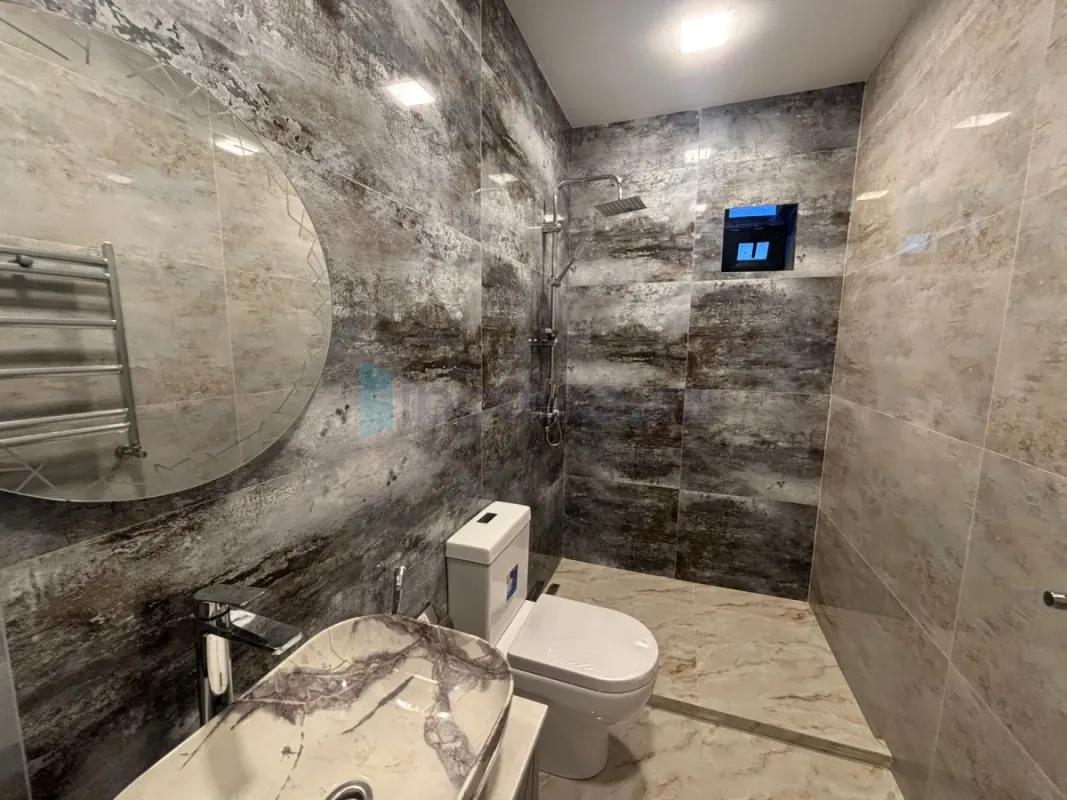 Satılır 4 otaqlı mənzil 170 m²