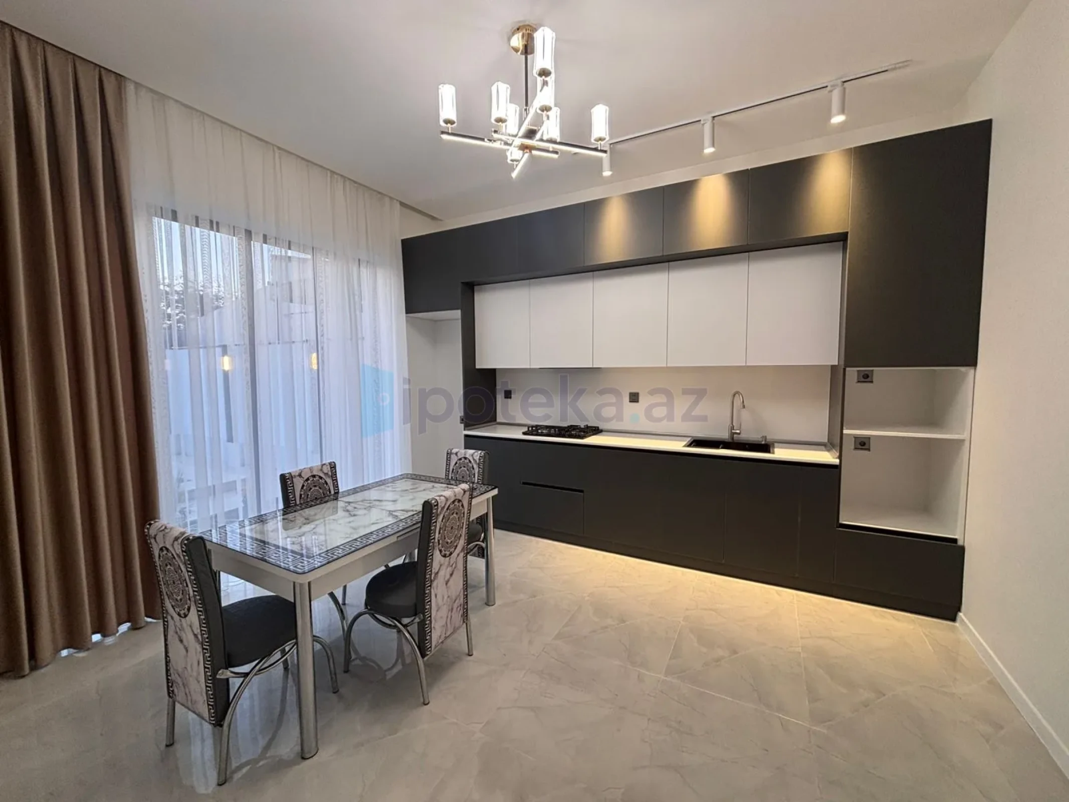 Satılır 4 otaqlı mənzil 170 m²