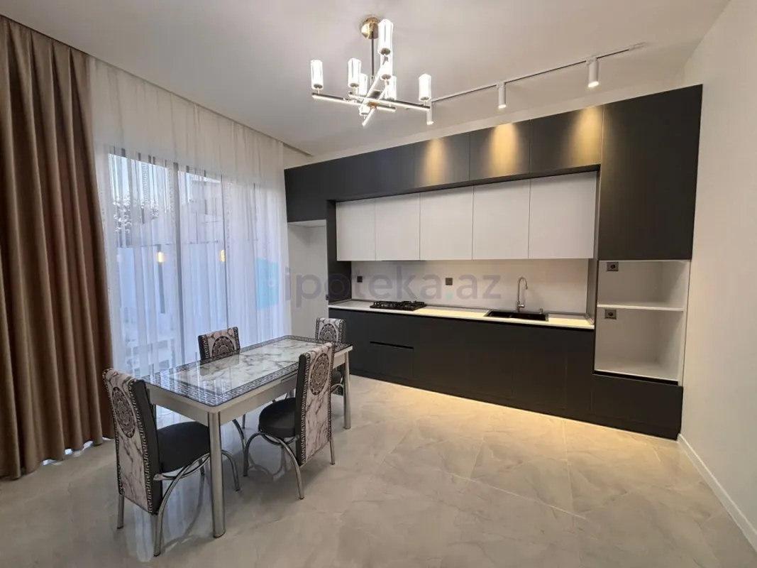 Satılır 4 otaqlı mənzil 170 m²