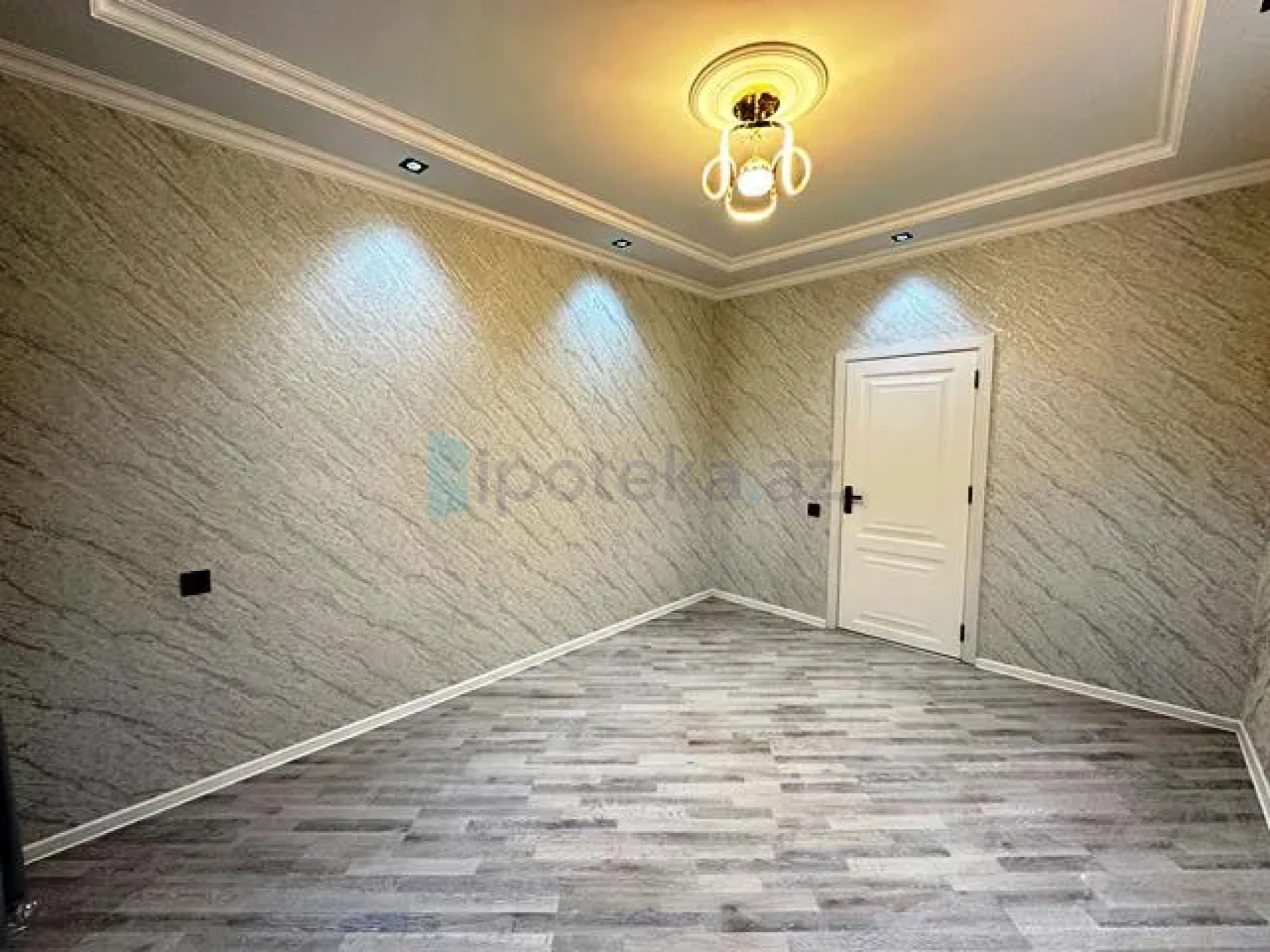 Satılır 2 otaqlı köhnə tikili 60 m²