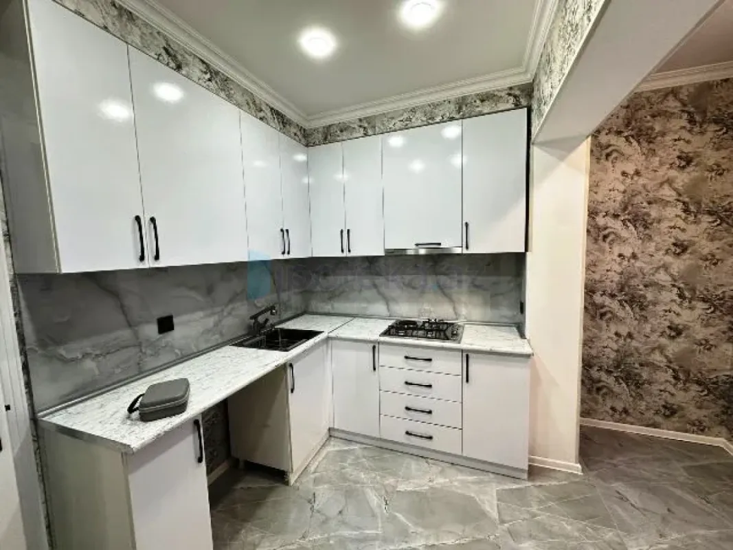 Satılır 2 otaqlı köhnə tikili 60 m²