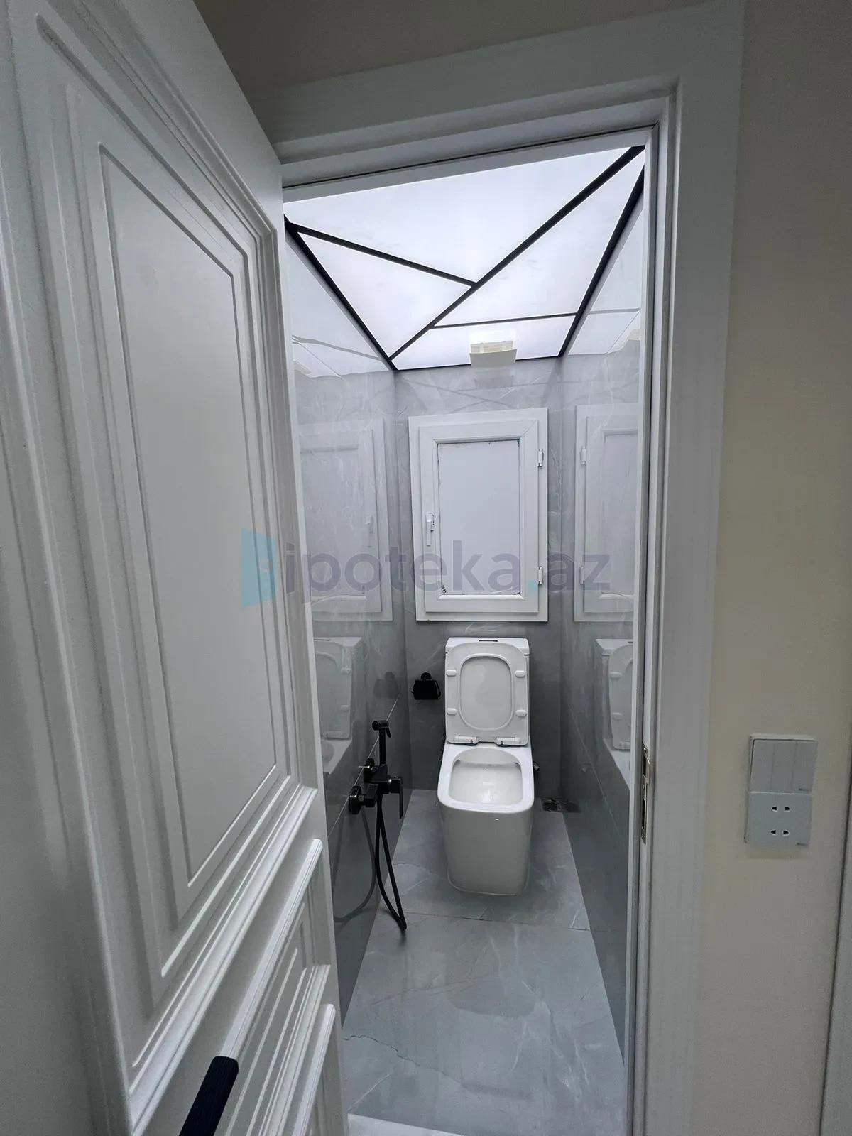 Satılır 4 otaqlı köhnə tikili 105 m²