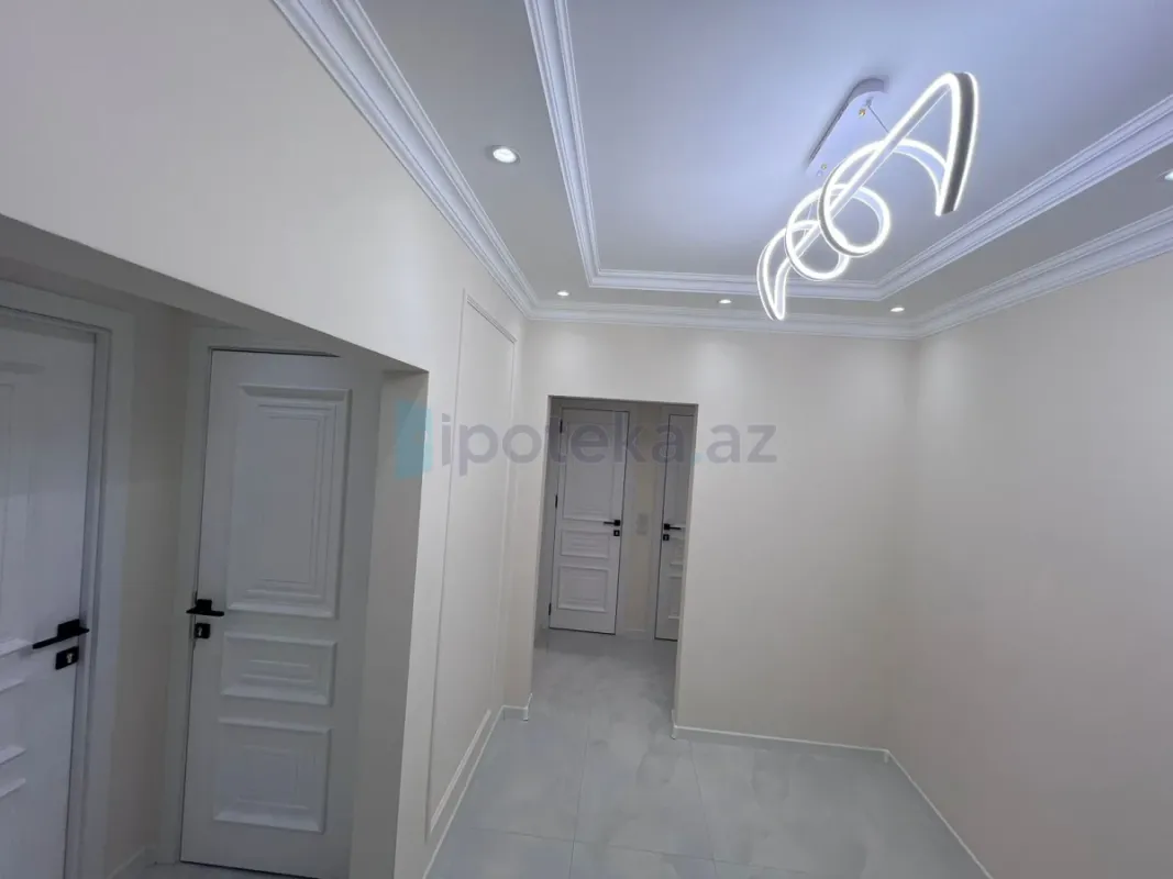 Satılır 4 otaqlı köhnə tikili 105 m²