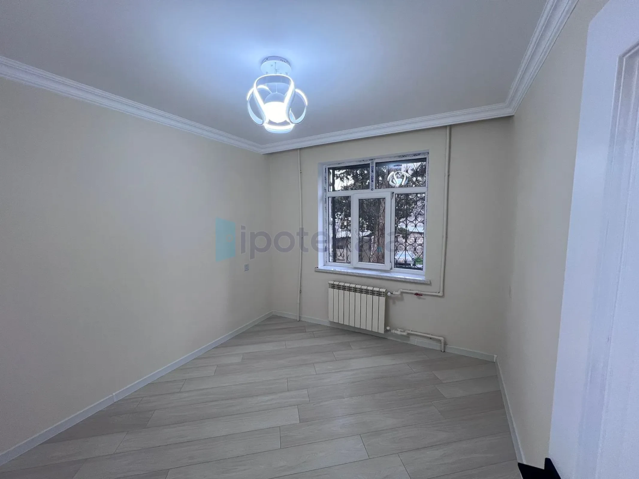 Satılır 4 otaqlı köhnə tikili 105 m²